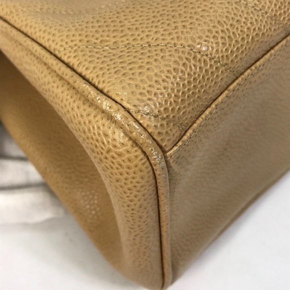 CHANEL Vintage Cream Caviar Leather Tote Bag - Picture 7 of 16